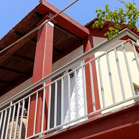 Lais Apartment In The Old Square Of Liapades Exterior photo