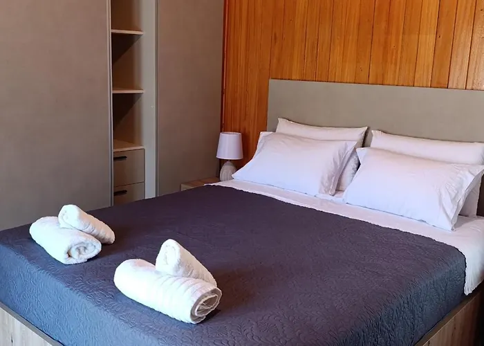 Lais Apartment In The Old Square Of Liapades